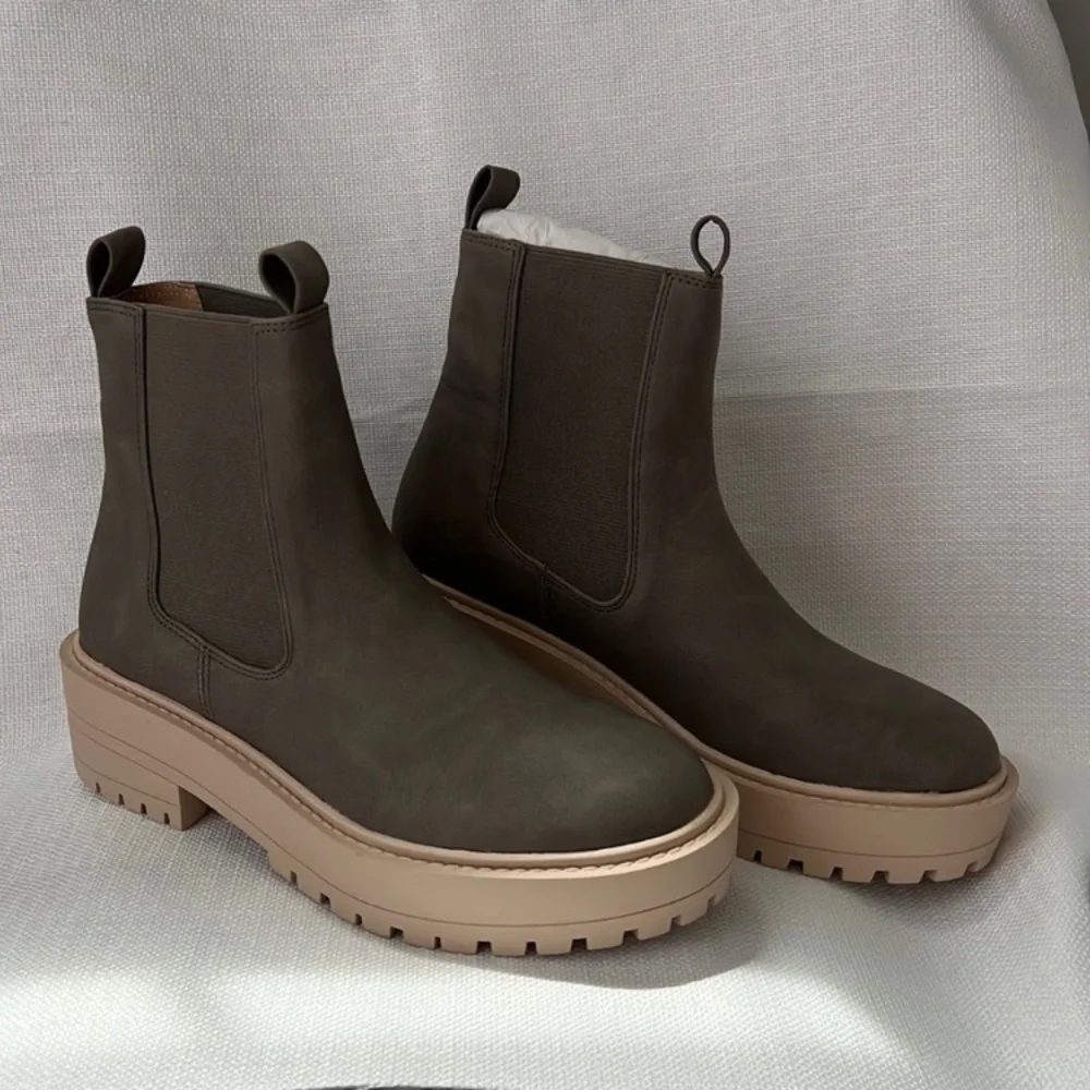 NWT: DV by Dolce Vita Paola boots with lug sole - Picture 4 of 7